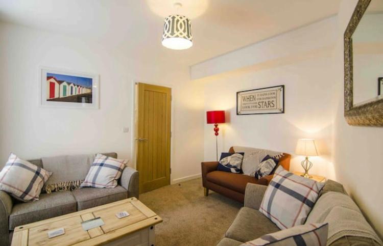 The Bonting Beautiful Three Bed Townhouse Near Harbour And Beach 토키 외부 사진