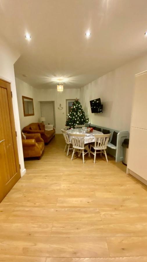 The Bonting Beautiful Three Bed Townhouse Near Harbour And Beach 토키 외부 사진