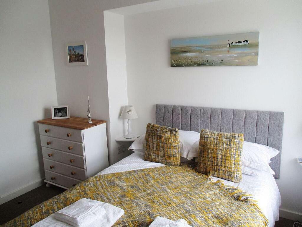 The Bonting Beautiful Three Bed Townhouse Near Harbour And Beach 토키 외부 사진